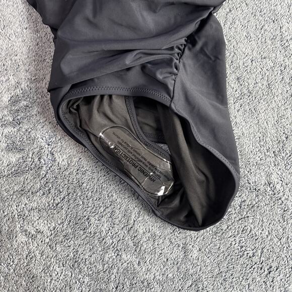 Yonique Woman’s size Medium one piece black and floral bathing suit - Picture 5 of 6